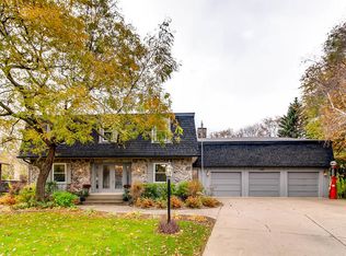 1821 Twin Circle Dr, Mendota Heights, MN 55118