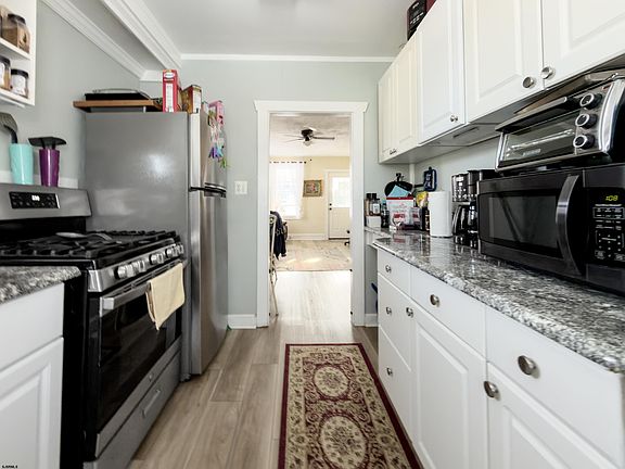 2nd image of 215 W Connecticut Ave