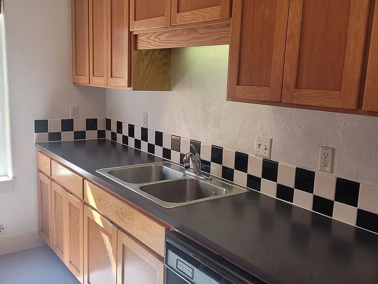 1512 Lincoln St — Photo 9