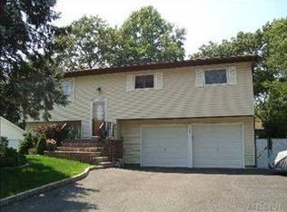 110 Patchogue Holbrook Rd, Ronkonkoma, NY 11779