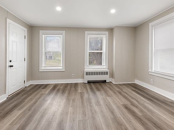 4th image of 208 High St