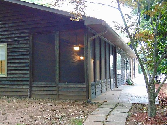 3rd image of 1911 Amity Rd