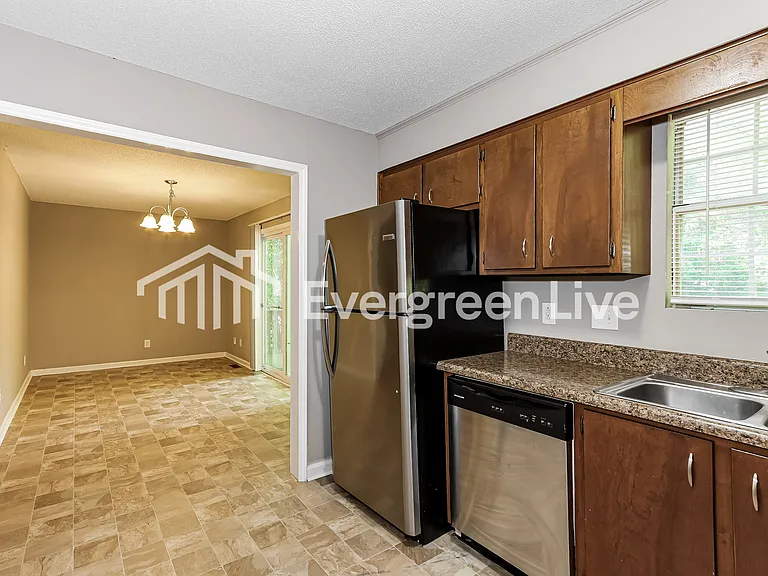 813 Shawnee Dr — Photo 7