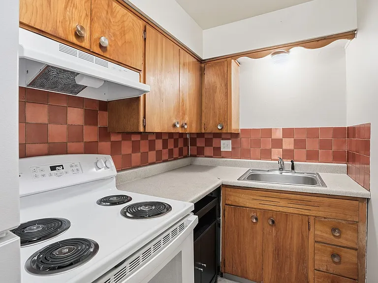 1611 W 8th Ave — Photo 24
