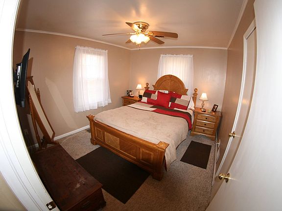 Rear bedroom
