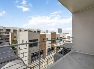 2401 Crawford St APT 2210, Houston, TX 77004