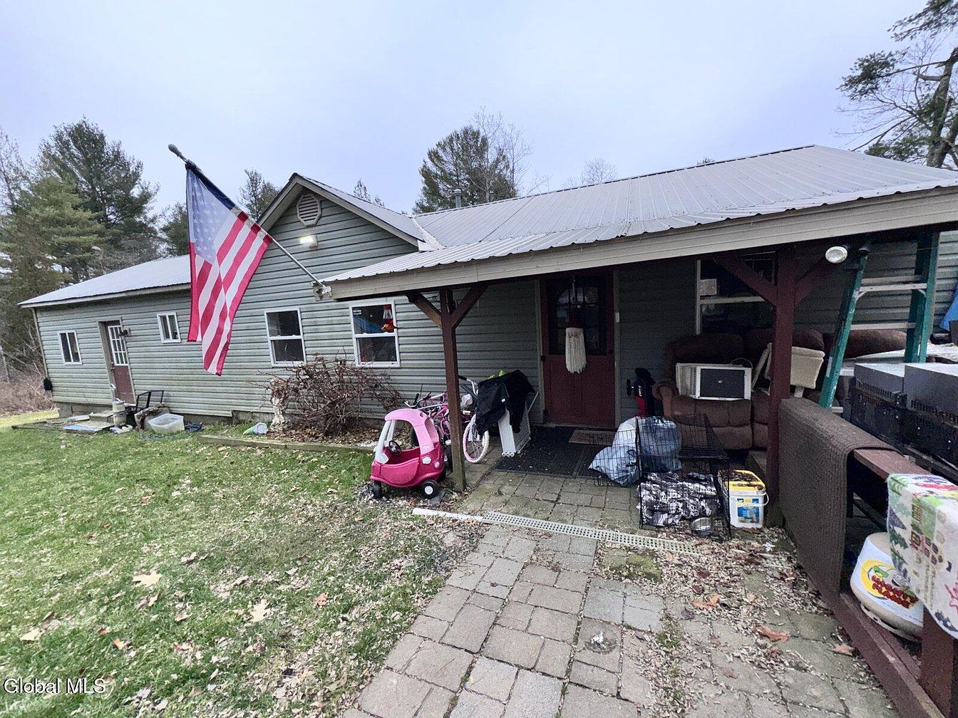 1st image of 1427 North Road