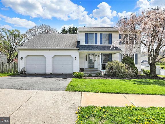 3rd image of 114 Eagles Ln