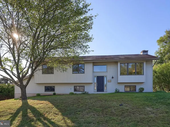 222 Beacon Dr, Phoenixville, PA 19460