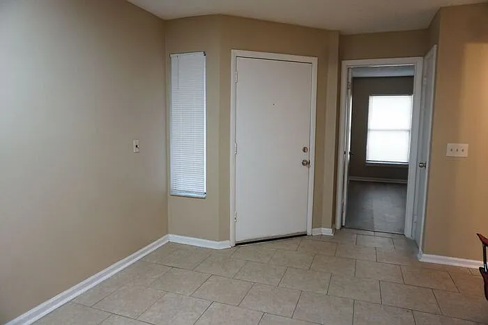 3 bed, 2.0 bath, 1348 sqft, $1,450 — Photo 3