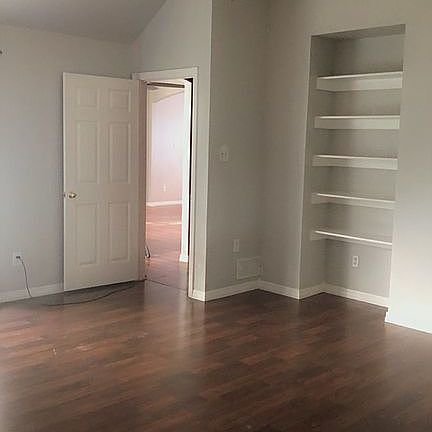 5th image of 611 Columbia Ave
