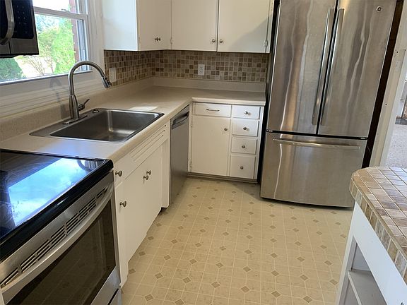 2nd image of 921 Sanhill Dr