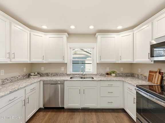 5th image of 7809 New La Grange Rd