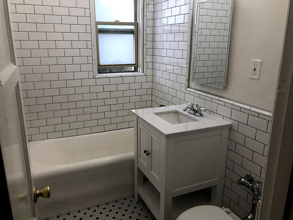 1st image of 760 N Hoover St #305