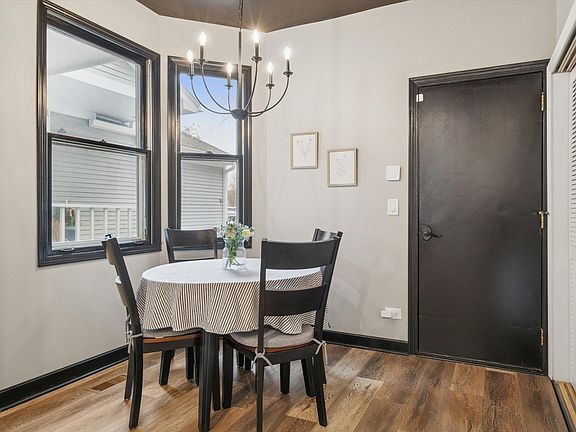 3rd image of 1269 Rhodes Ln