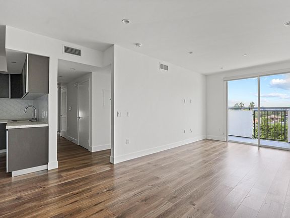 5th image of 429 N Hayworth Ave APT 301