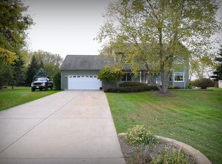 13N440 High Chapparal Ct, Elgin, IL 60124