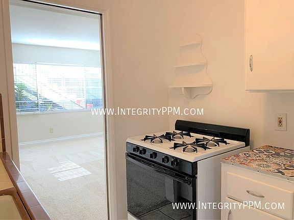 4th image of 3129 30th St