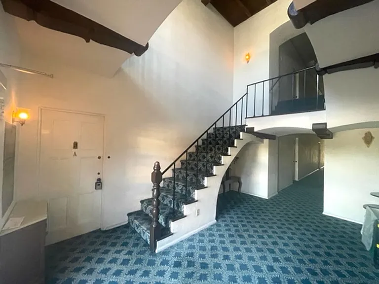 Fair Oaks Apts — Photo 19