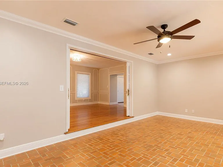 1350 Mendavia Ave — Photo 6
