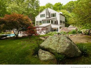 90 Dolan Dr, Guilford, CT 06437