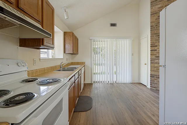 7803 Forest Rnch — Photo 10