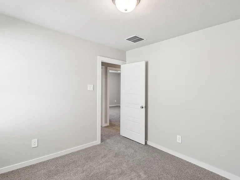 18075 Martin Pines Dr — Photo 32