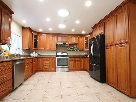5th image of 239 Moselle Ct