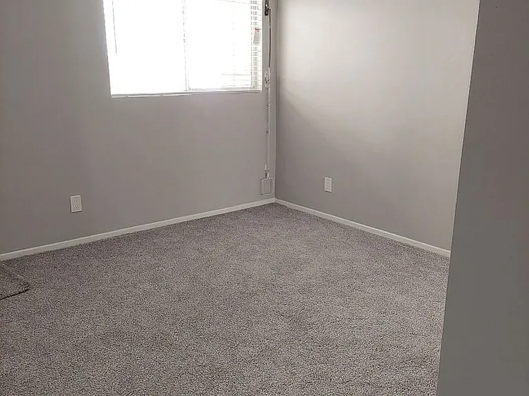 1412 Brockton Ave — Photo 12