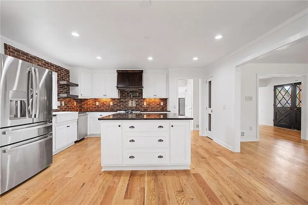 5 bed, 5.5 bath, 4462 sqft, $3,500 — Photo 3