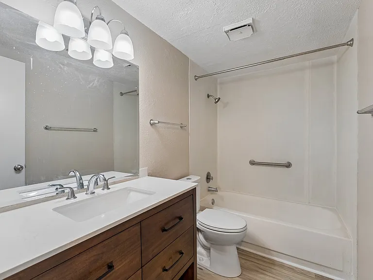 Grover Square Apartments — Photo 9