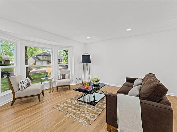 5th image of 9724 Slater Ln