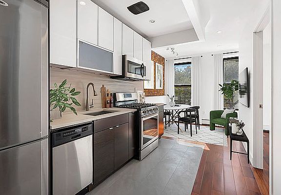 3rd image of 205 E 115th St APT 1