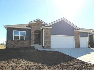 812 SE 14th St, Grimes, IA 50111