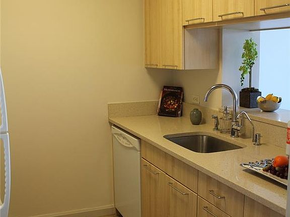 4th image of 601 W 57th St APT 28G