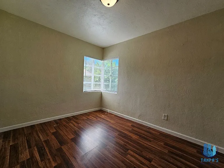 1516 Holly Rd — Photo 12