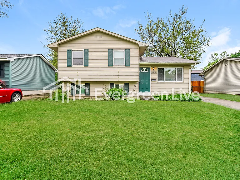 2367 Delavan Dr — Photo 1