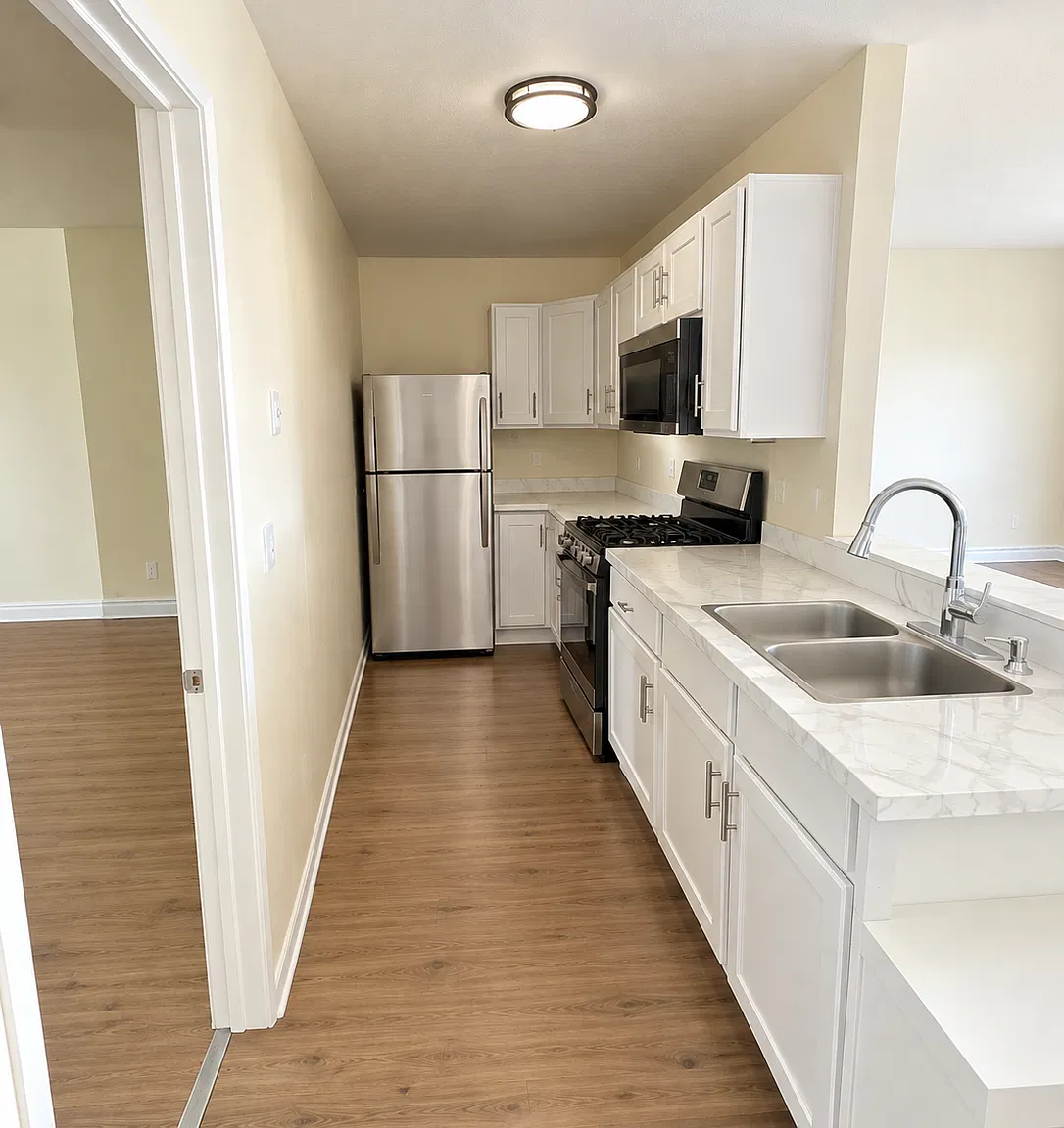1 bed, $1,300 — Photo 3