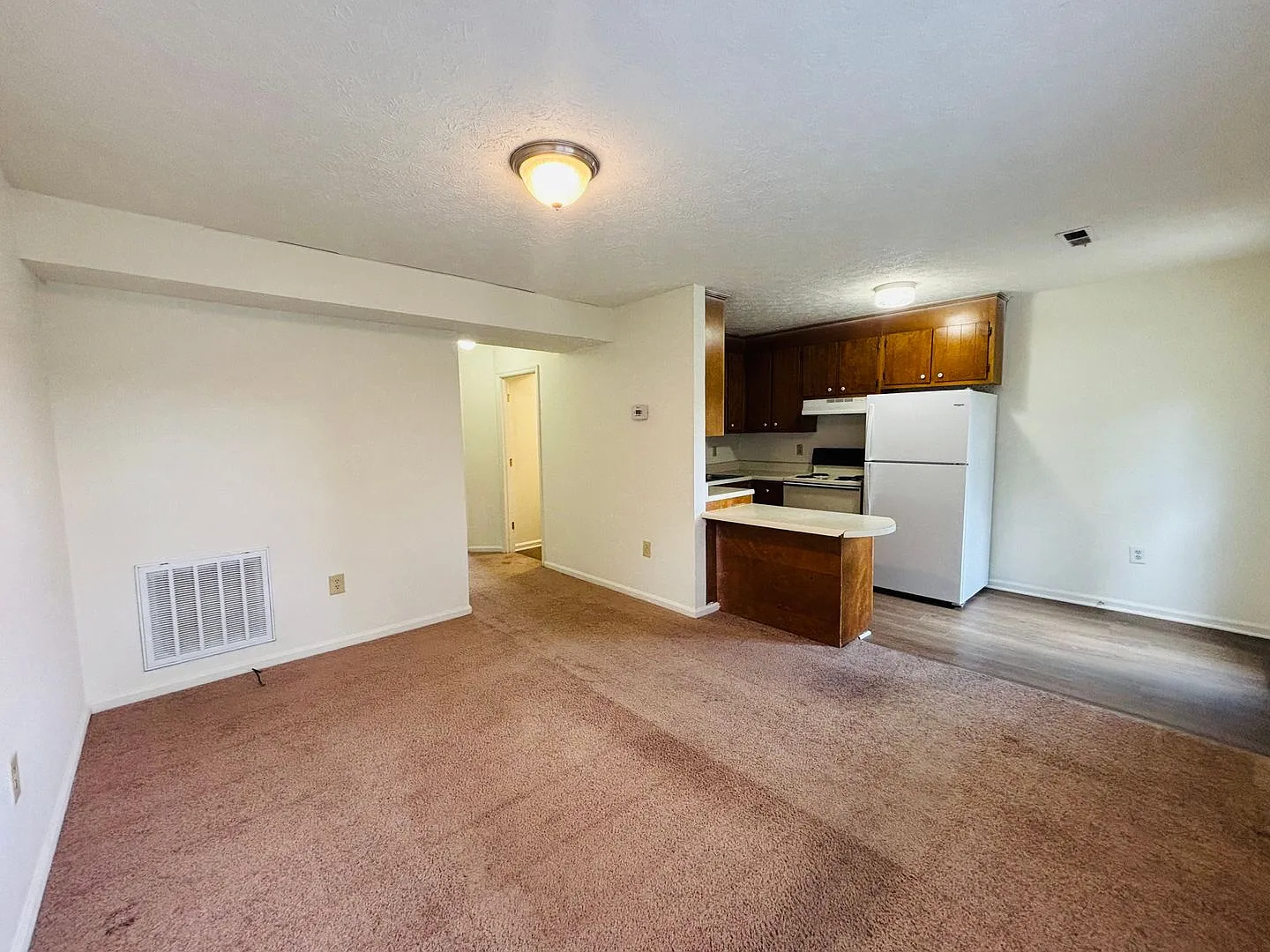 4 Bedroom 2.5 Bath Townhouse — Photo 4