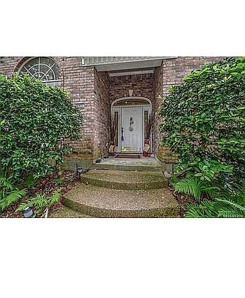5th image of 4935 Old Oak Dr