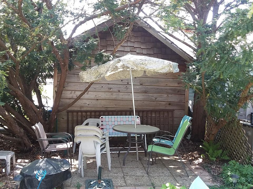 2nd image of 1235 E Burlington St #1