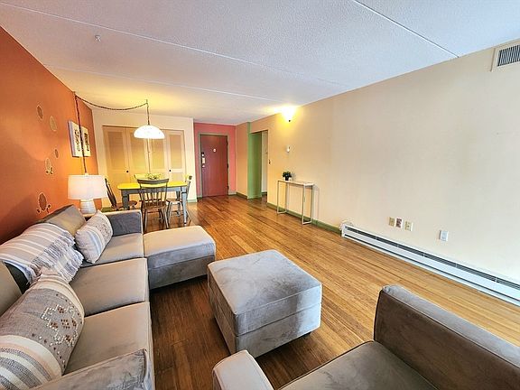 4th image of 51 Melrose St APT 1A