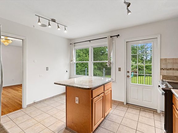 3rd image of 178 Herrontown Rd
