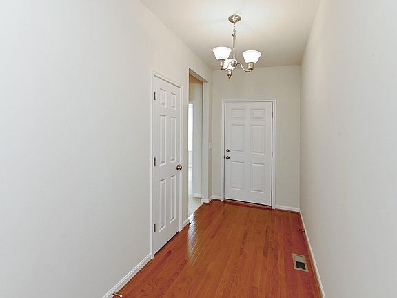 2nd image of 124 Eastbury Dr