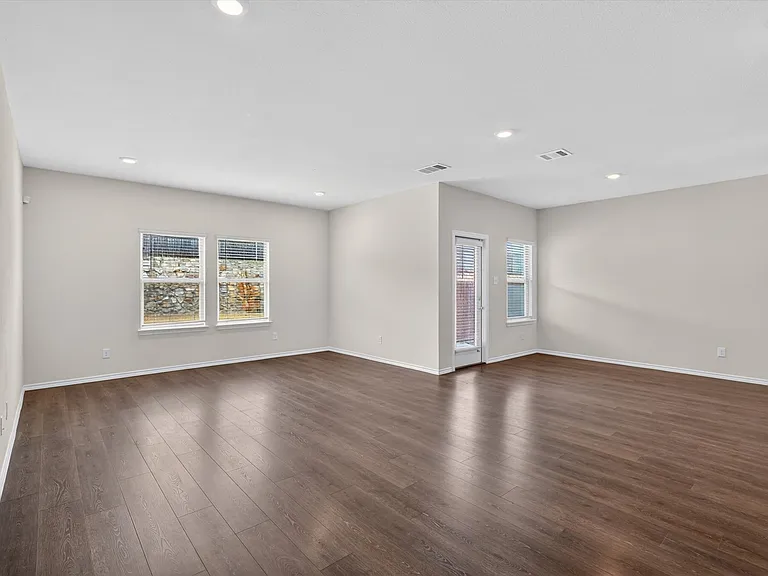 2109 Muscovy St — Photo 4