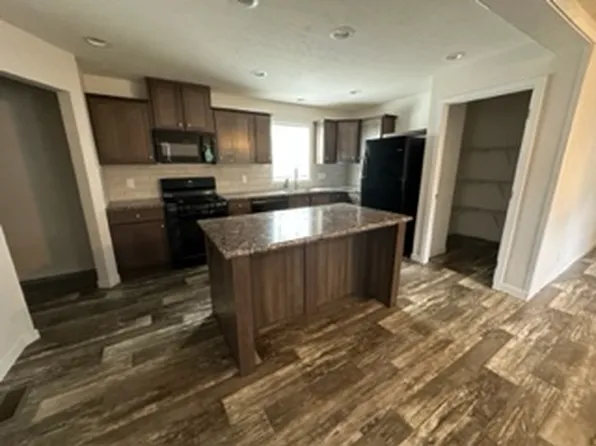 27 Bee Jay Dr #27, Lansing, MI 48906