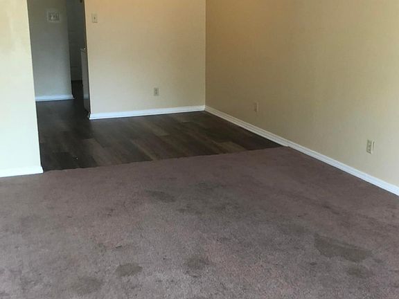 5th image of 125-127 Ivie Cir