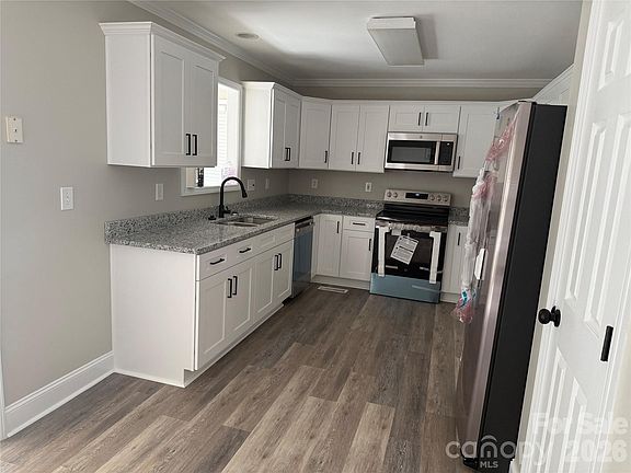 3rd image of 1206 Overhill Rd