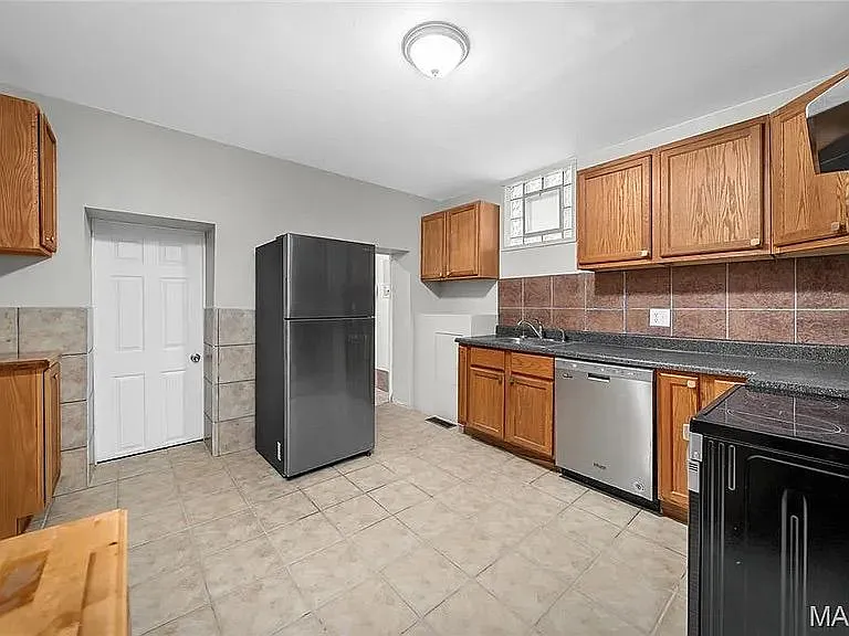 709 Dammert Ave — Photo 9
