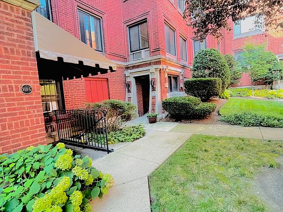 3rd image of 916 W Sunnyside Ave APT 1C